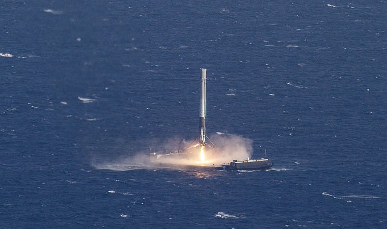 spacex flacon 9 atterrissage mer plateforme drone 8 avril 2016 dragon capsule