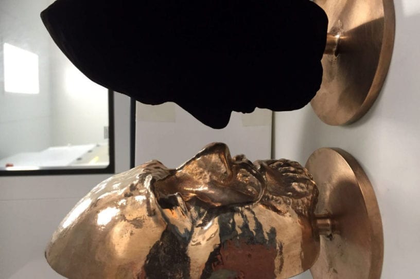 vantablack faces visage matériau le plus noir surrey nanosystems