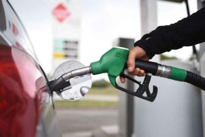 pompe essence 4 astuces économiser économies pollution