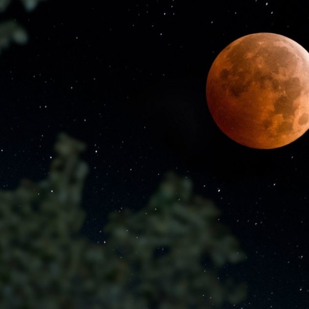 super lune chasseur sang rouge orange