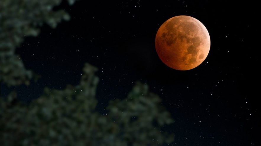 super lune chasseur sang rouge orange