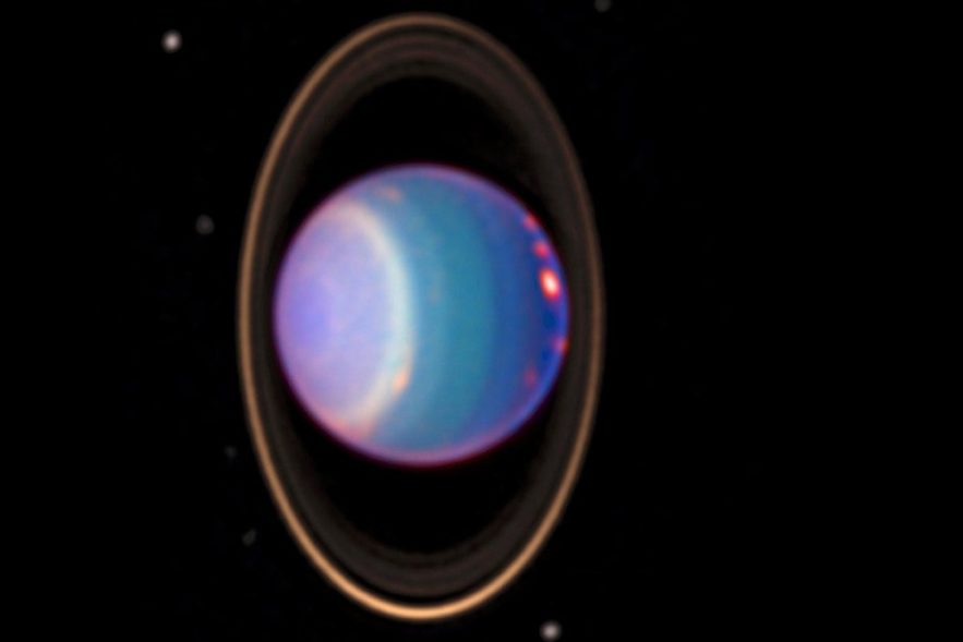 uranus anneaux et lunes dans son orbite