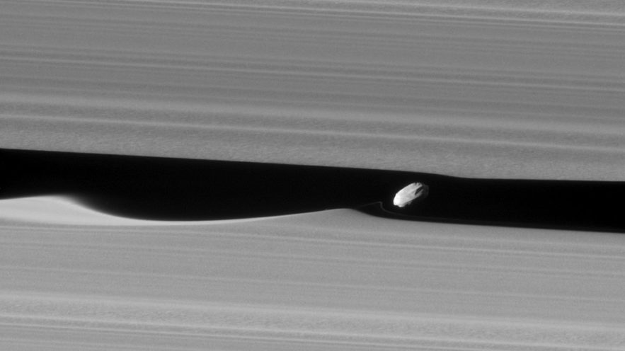 cassini saturne anneau a division keeler daphnis satellite naturel