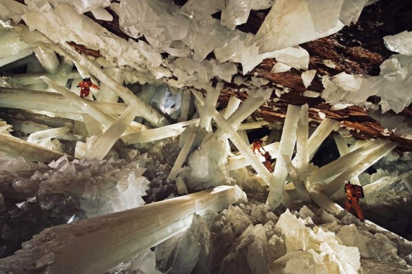 cave grotte crystal forme de vie microbe microbienne