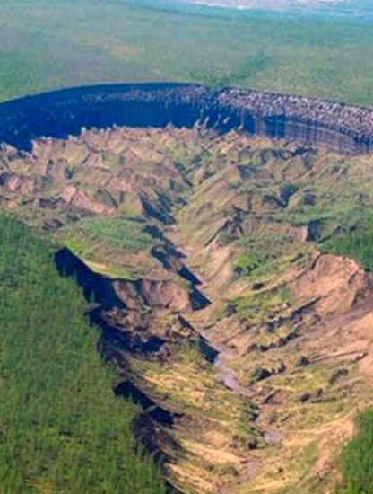 cratère trou sol fonte glace réchauffement sibérie foret sédiments