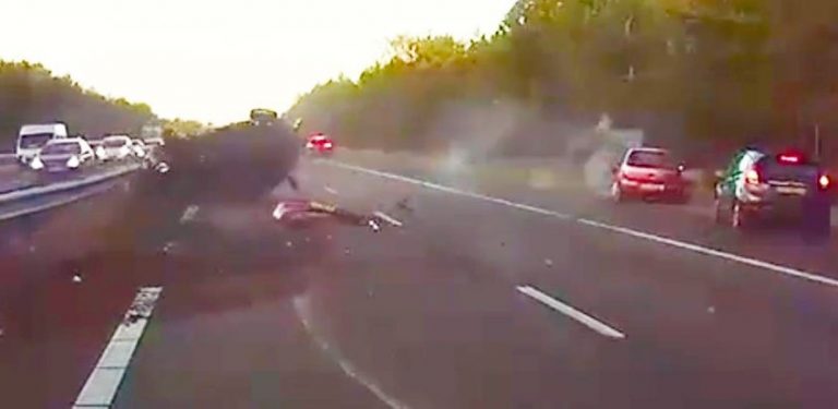 accident pilote autopilot tesla conduite assistée aide