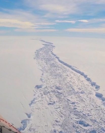 barriere de glace larsen c antarctique fissure faille vol