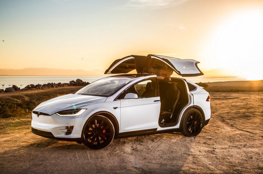 tesla model x modèle voiture électrique SUV sureté routiere