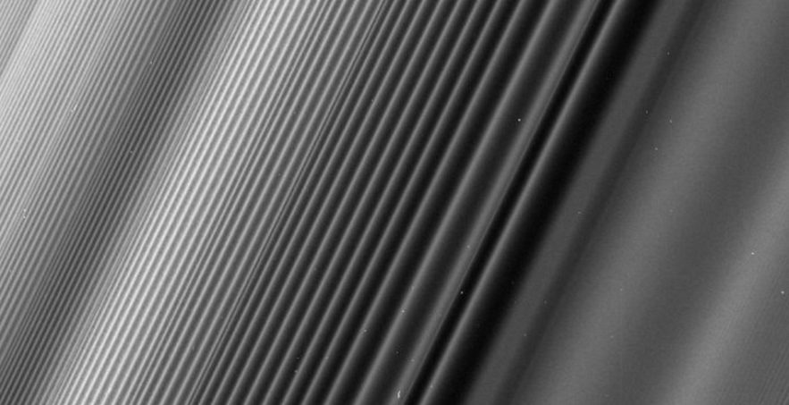 NASA JPL CALTECH Cassini Saturne anneaux sonde ondulations