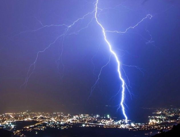 éclair foudre orage nucléaire réaction