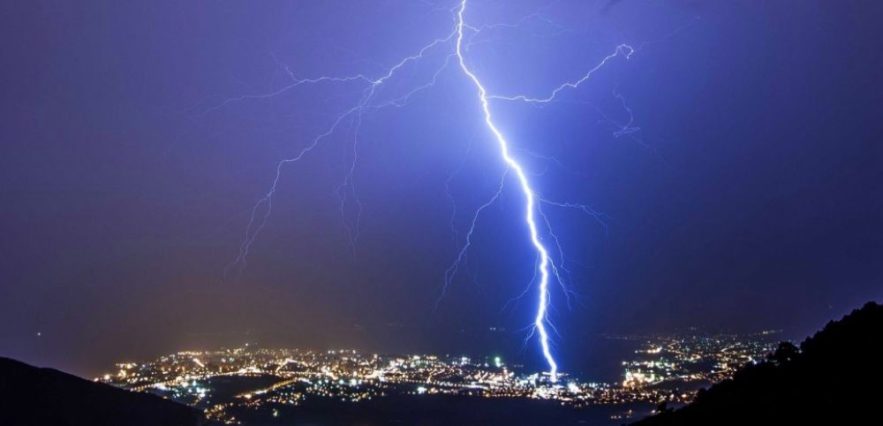 éclair foudre orage nucléaire réaction
