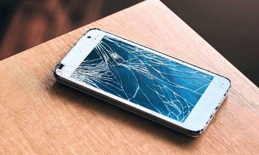 telephone ecran casse brise reparant auto