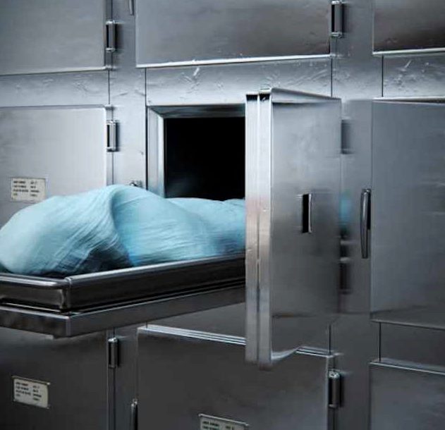 homme mort reveil morgue clinique prisonnier espagne