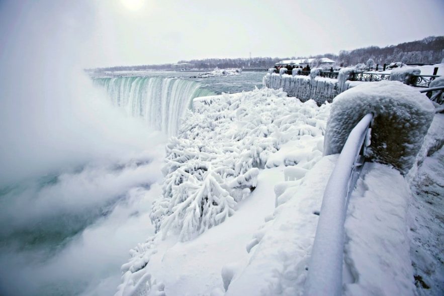 niagara chutes eau gelee froid extreme canada usa
