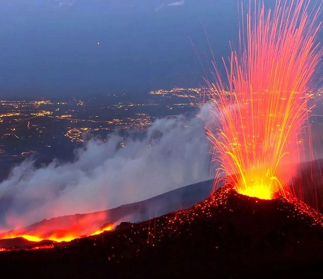 etna volcan éruption volcanique affaissement glissement terrain mer