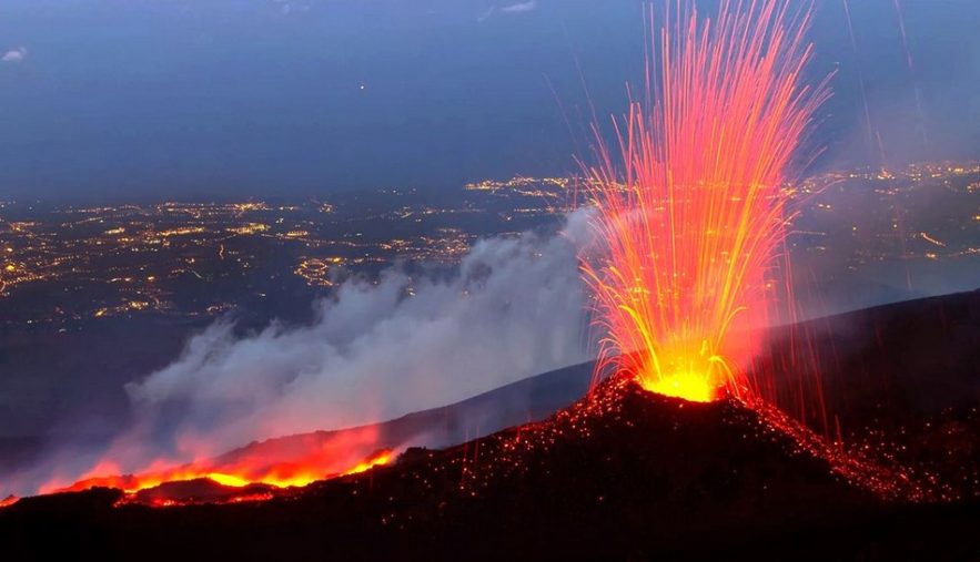 etna volcan éruption volcanique affaissement glissement terrain mer