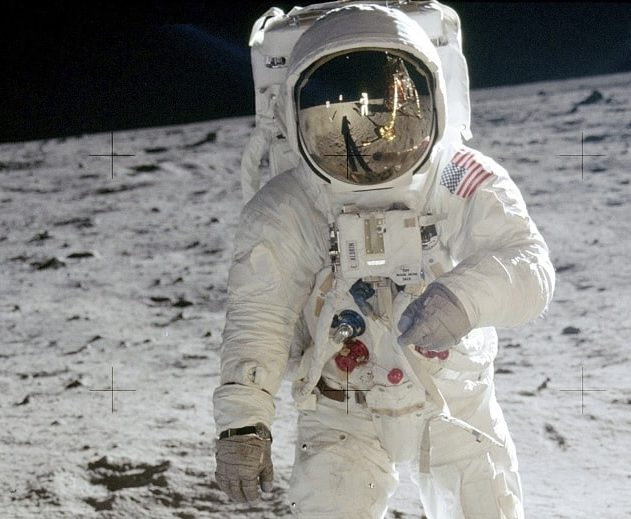 lune astronaute exploration spatiale