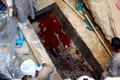 sarcophage geant egypte noir