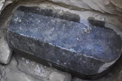 sarcophage granit noir egypte