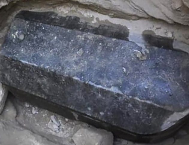 sarcophage granit noir egypte