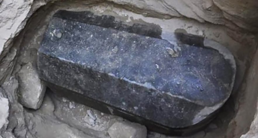 sarcophage granit noir egypte