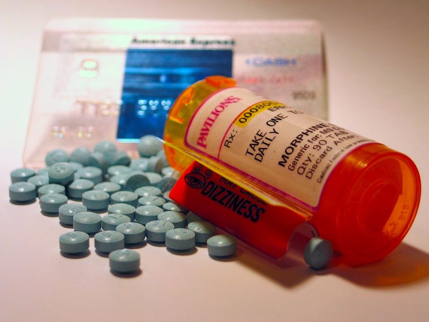 morphine opiaces AT-121 dependance