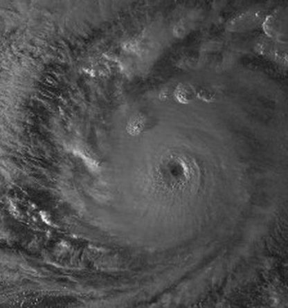 ouragan lane catastrophe naturelle tempete hawaii avion