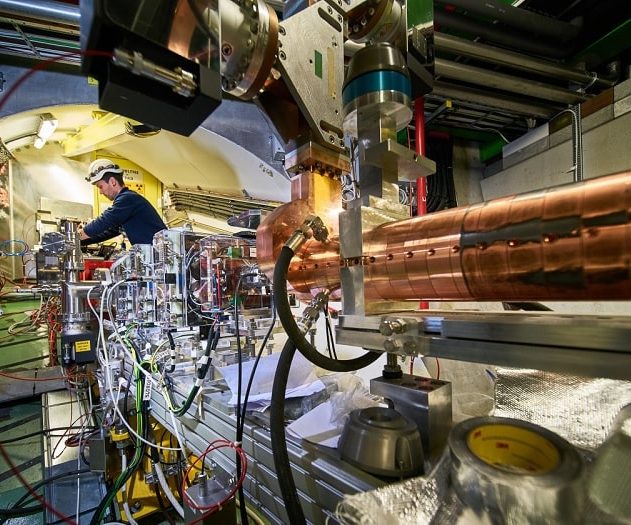 awake electrons sillage plasma