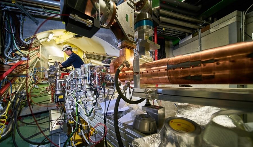 awake electrons sillage plasma