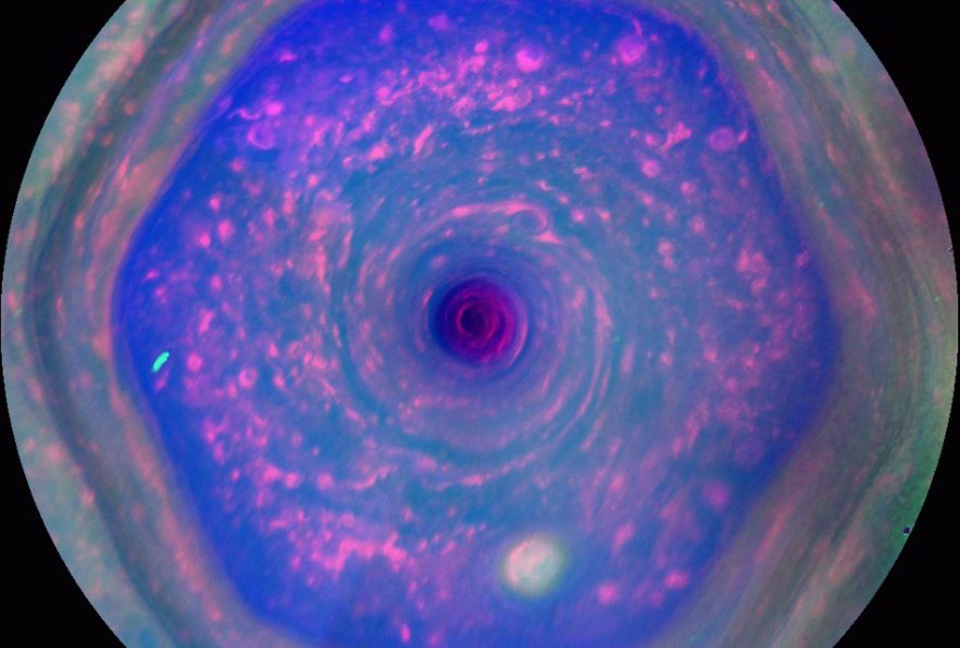 saturne hexagone cassini sonde mystere structure vent vortex