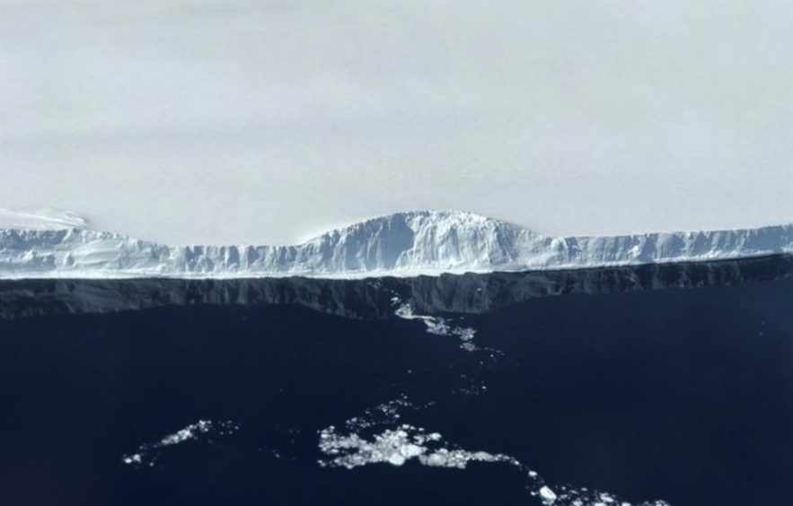 iceberg glace detachement fonte rechauffement climatique