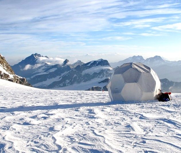 montagne volcan eruption histoire sombre humanite peste glace glacier carotte