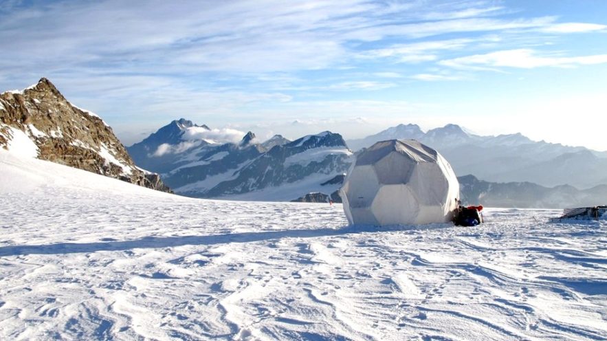 montagne volcan eruption histoire sombre humanite peste glace glacier carotte