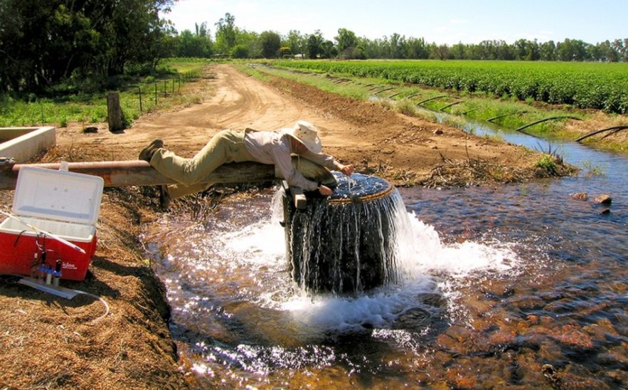 plastique microplastiques contamination eaux eau souterraine planète environnement
