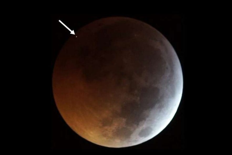 meteore lune eclipse totale impact filme premiere mondiale