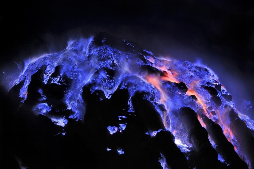 volcan lave bleue