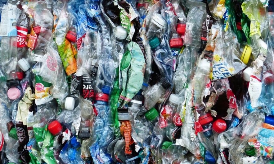 pollution plastique dechets eau oceans planete environnement transformation polymeres carburant fossile