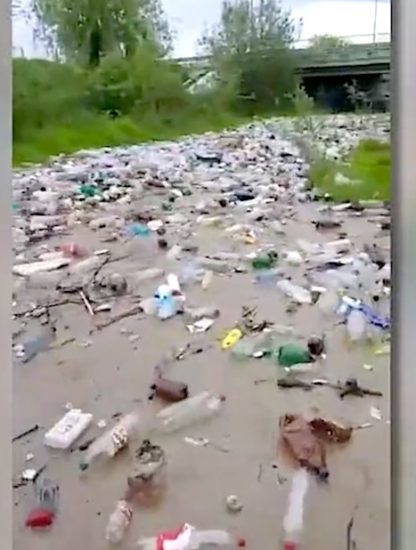 riviere dechets roumanie