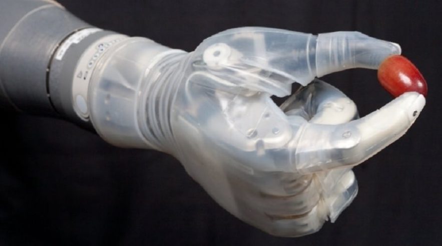 bras robotique toucher