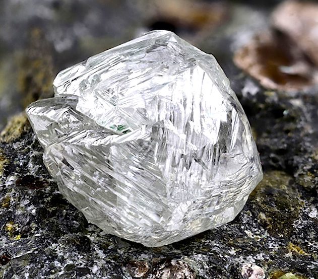 nouveau mineral decouvert dans diamant