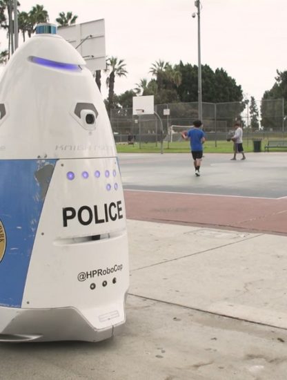 robot patrouille police parc los angeles