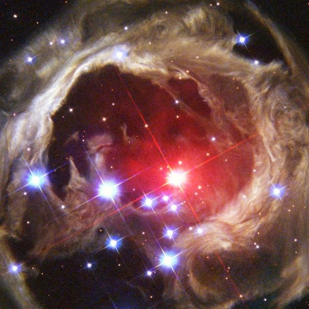V838 Hubble remanent explosion stellaire