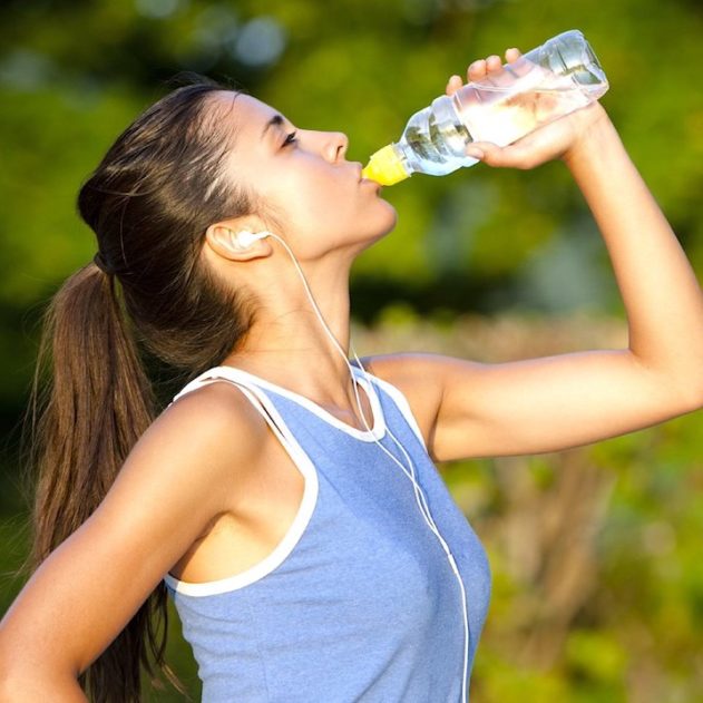 quelle quantite eau boire quotidiennement pour etre en forme