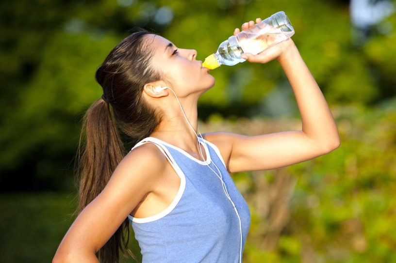 quelle quantite eau boire quotidiennement pour etre en forme