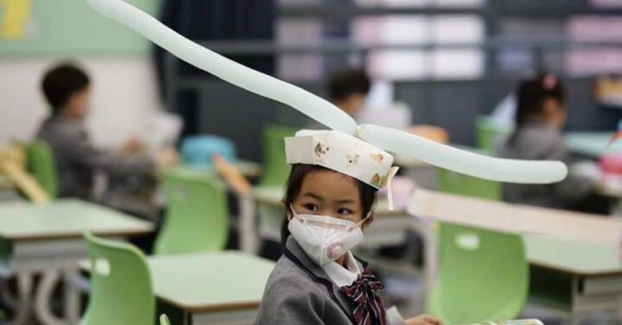 chapeau distanciation sociale chine écoles