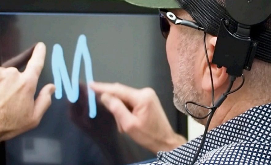 aveugle voir vision dispositif implant cerebral