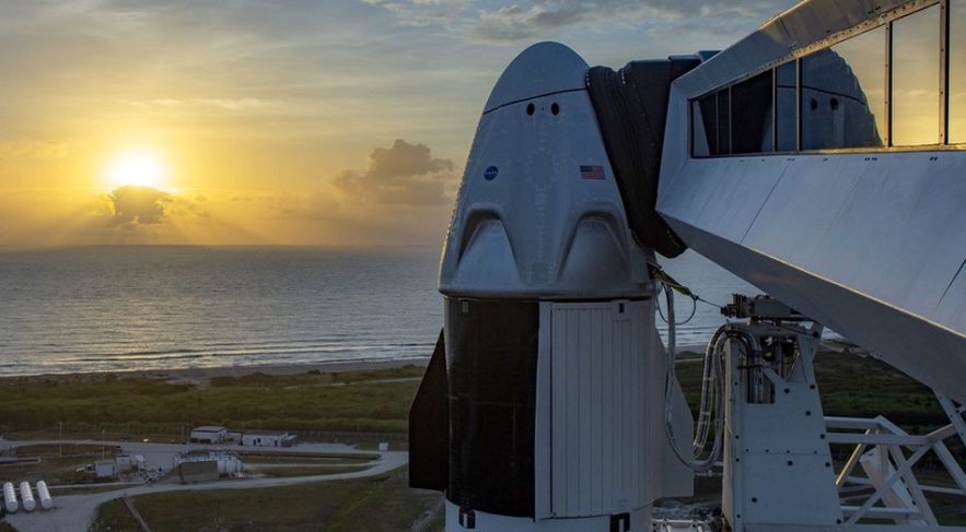 astronaute nasa lancement falcon 9 fusée spacex