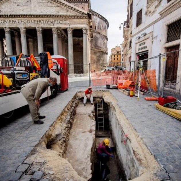 gouffre rome effondrement pavés panthéon