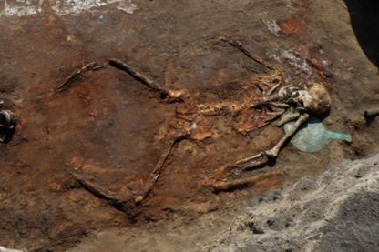 coiffe amazone guerriere fille femme fleche carreaux pointe scythe tombeau