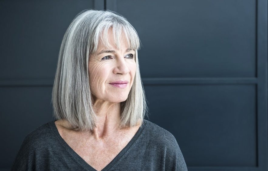 cheveux gris